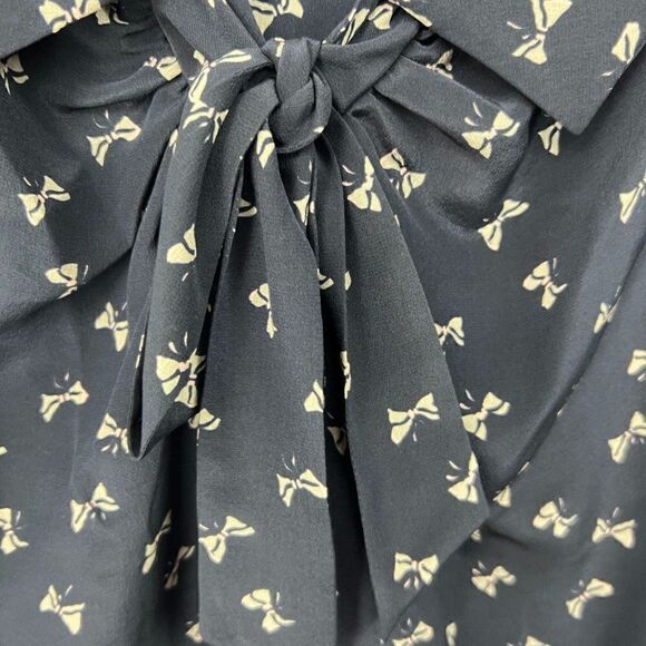 NWOT Tara Jarmon, Size 40, Sleeveless Top with bow design with front bow - Picture 3 of 6